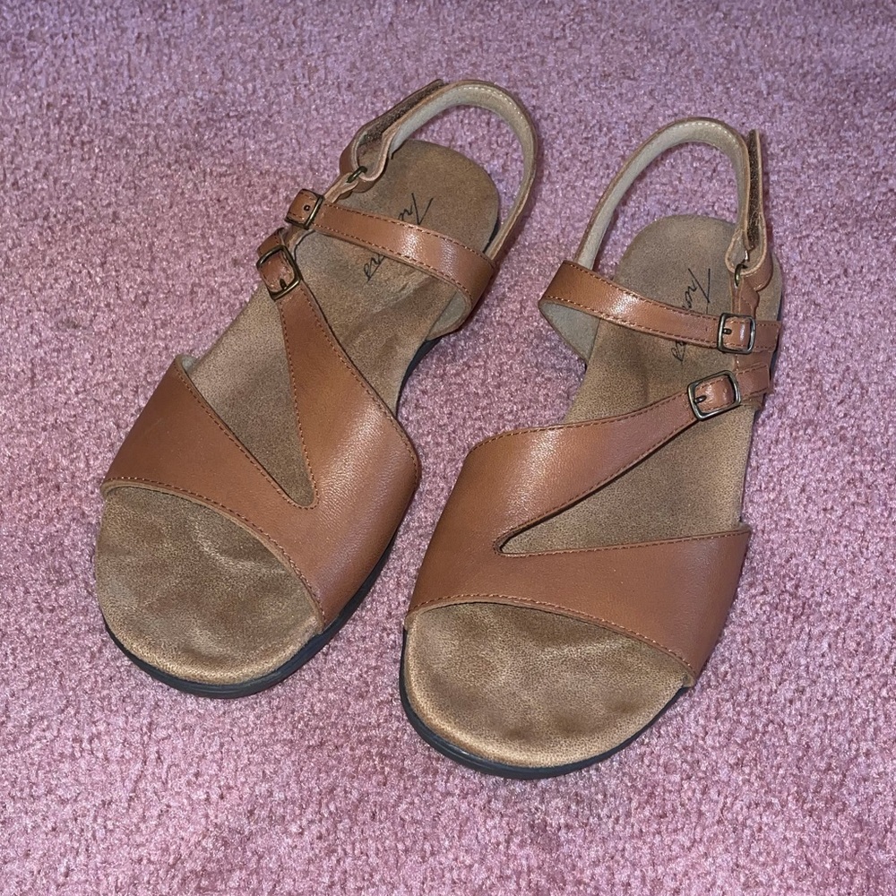 Trotters Leather Sandals